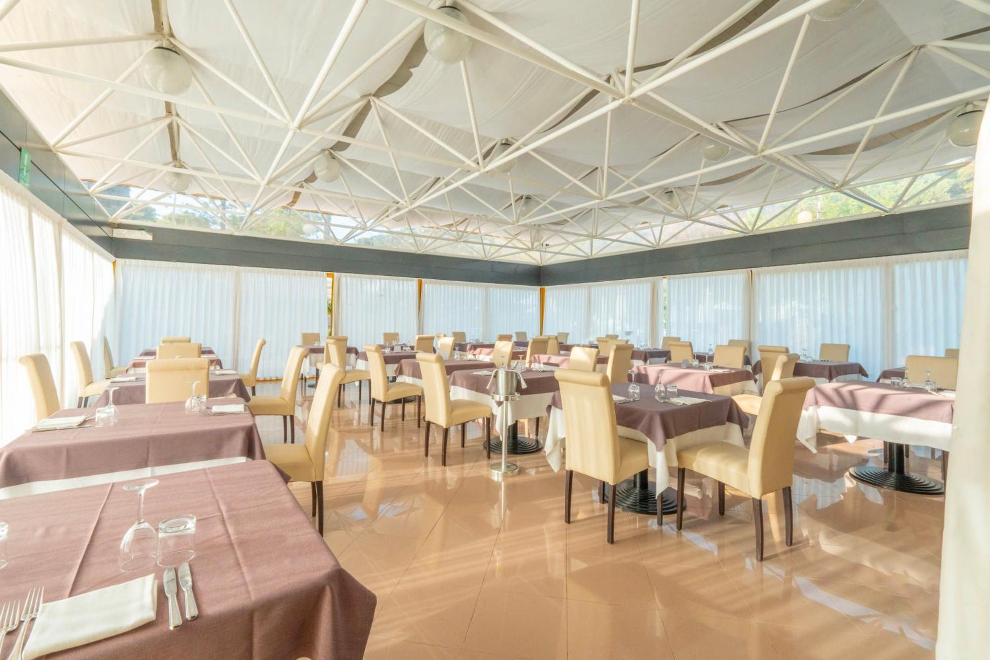 Hotel Santa Lucia サンタ・チェザーレア・テルメ エクステリア 写真