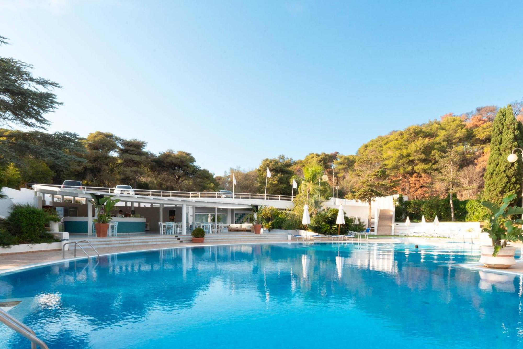Hotel Santa Lucia サンタ・チェザーレア・テルメ エクステリア 写真